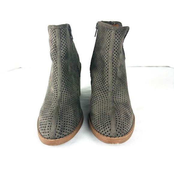 SODA Grey Faux Suede Chunky Heel Ankle Bootie Sz 7.5 - Picture 3 of 11